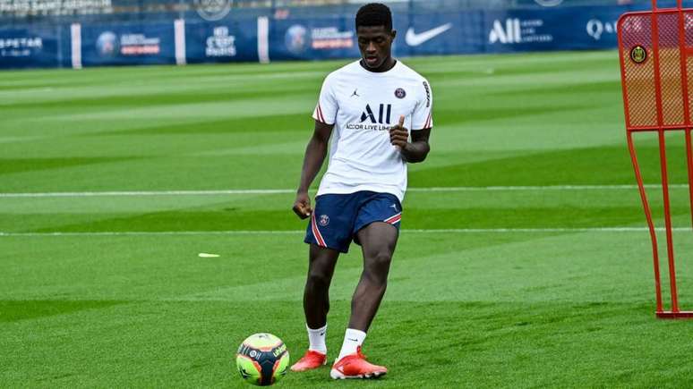 Nuno Mendes em seu primeiro treino como jogador do PSG (Foto: Divulgação/PSG)