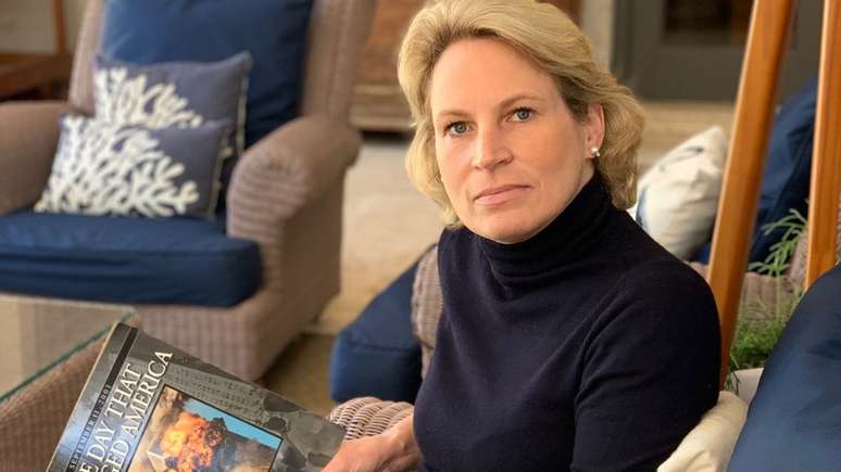 St&eacute;phanie Habrich trabalhava no 4&deg; andar da Torre 4. Quando o segundo avi&atilde;o foi lan&ccedil;ado contra a Torre Sul, achou que os terroristas estivessem bombardeando Nova Iorque