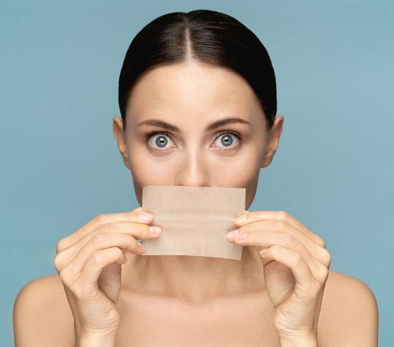 Oleosidade excessiva, poros dilatados e acnes são características da pele oleosa 
