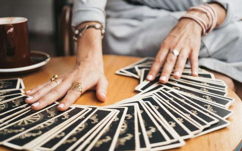 O Tarot pode te mostrar a importância de saber encerrar ciclos - Shutterstock.