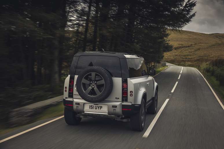 Land Rover Defender 90 P300.