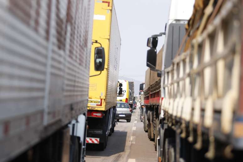 A greve dos caminheiros em Igarapé, na BR-381, região metropolitana de Belo Horizonte (MG), foi interrompida no fim da manhã desta quinta-feira, 9 de setembro de 2021, com liberação da pista pela Polícia Militar (PM) e pela Polícia Rodoviária Federal (PRF