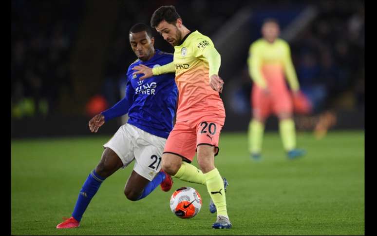 Leicester e Manchester City enfrentam-se pela Premier League (Foto: OLI SCARFF / AFP)