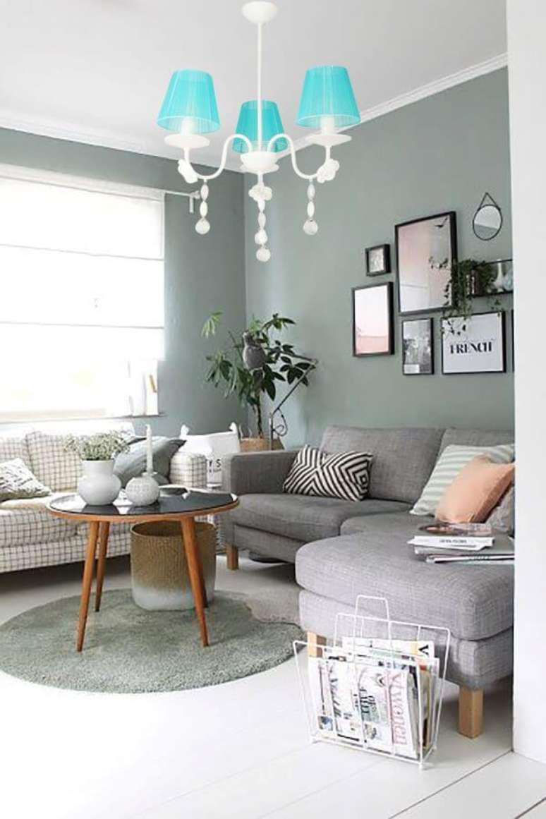 37. Sala aconchegante com parede verde sage – Foto Trendyol