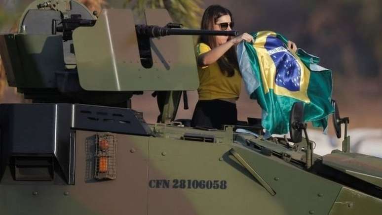 Se Bolsonaro se negasse a autorizar uso do Exército para proteger o Supremo, poderia ser responsabilizado caso o prédio do tribunal fosse invadido ou depredado