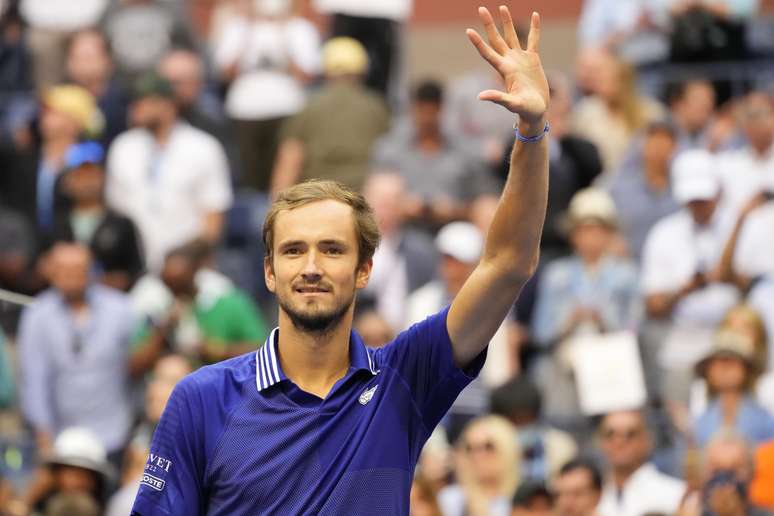 Medvedev comemora logo após garantir a sua vitória na semifinal do US Open