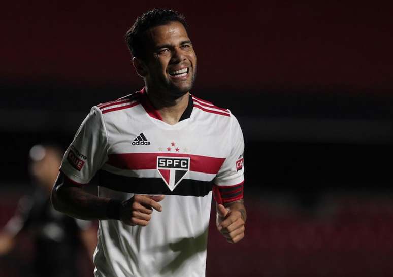 Passagem de Daniel Alves pelo São Paulo foi abaixo do esperado (Foto: Rubens Chiri)