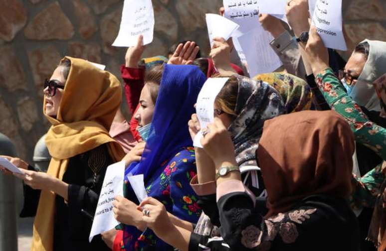 Diariamente, mulheres fazem protestos em diversas cidades pedindo por seus direitos