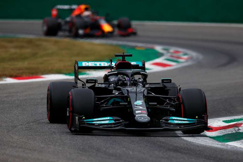 Hamilton larga da 1&ordf; fila.
