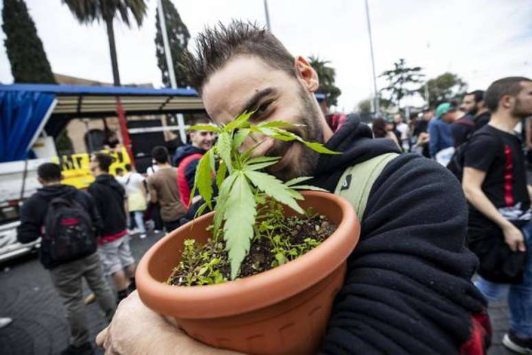 Protesto pela descriminalização do plantio de maconha em Roma, 11 de maio de 2019