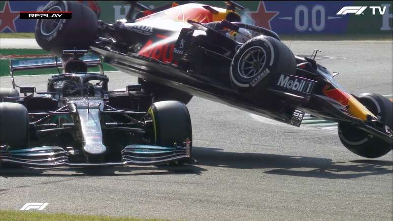 O acidente entre Max Verstappen e Lewis Hamilton em Monza 