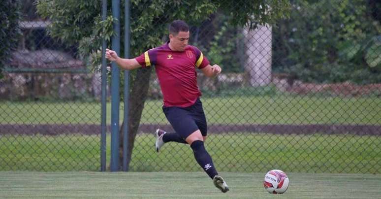 Rômulo transferiu-se para clube chinês (Foto: Divulgação / CD Rongcheng)