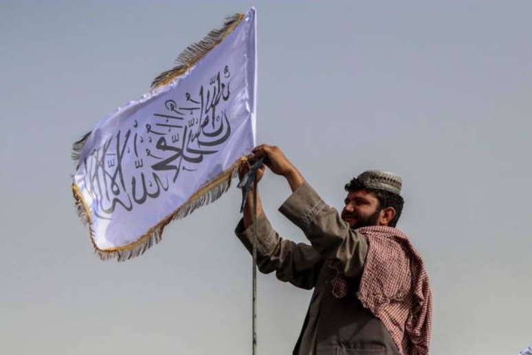 Bandeira do grupo fundamentalista Talibã, em foto de arquivo