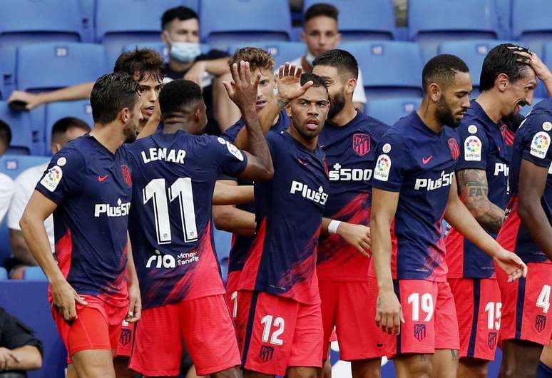 Jogadores do Atlético de Madrid comemoram vitória no fim