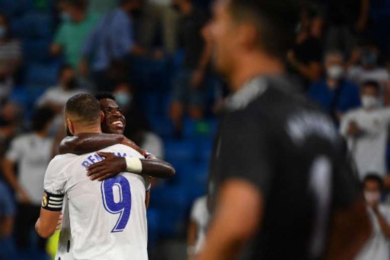 Benzema e Vini Jr marcaram em vitória do Real Madrid (Foto: GABRIEL BOUYS / AFP)