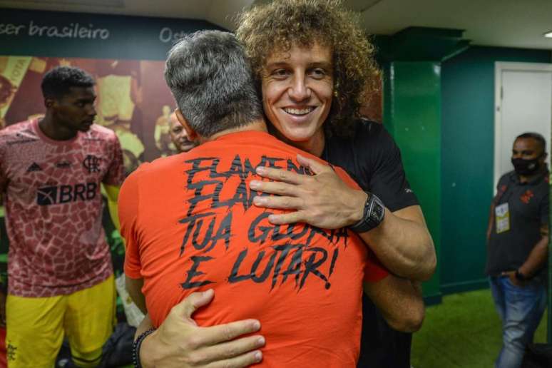David Luiz acompanhou o jogo do Allianz Parque (Foto: Marcelo Cortes/Flamengo)