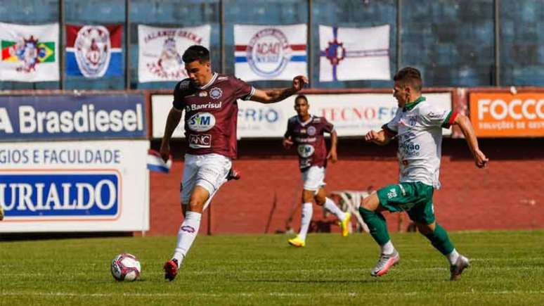 Com gol de Michel, Caxias saiu na frente do confronto de mata-mata (Foto: Luiz Erbes/S.E.R. Caxias)