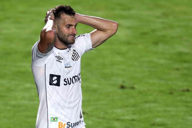 Santos e Bahia empataram em 0 a 0 neste sábado, 11