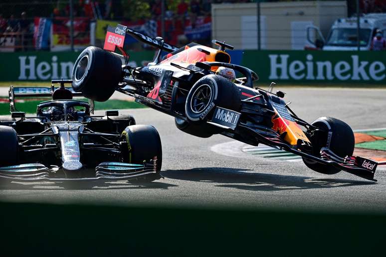 Acidente de Verstappen e Hamilton em Monza.