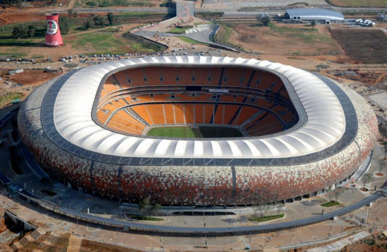 FNB Stadium, também conhecido como Soccer City, recebeu a final da Copa do Mundo de 2010 (Foto: STF / AFP)