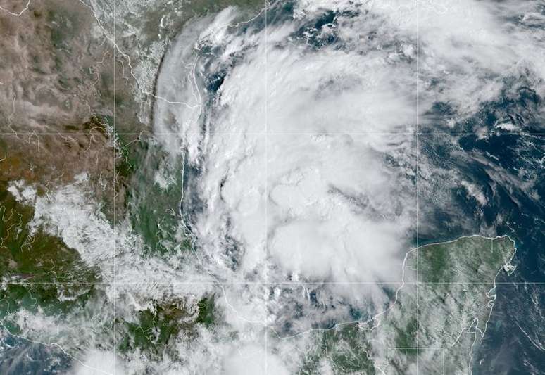 Imagem de satélite da tempestade Nicholas sobre o Golfo do México
12/09/2021
NOAA/Divulgação via REUTERS