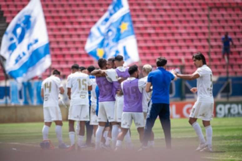 A Raposa não perde há 10 jogos e precisa seguir vencendo para buscar o acesso à Série A-(Bruno Haddad/Cruzeiro)