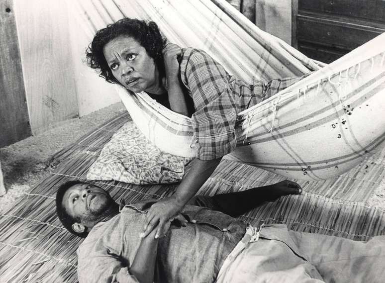 Ruth de Souza e Milton Gon&ccedil;alves em 'O Bem Amado'