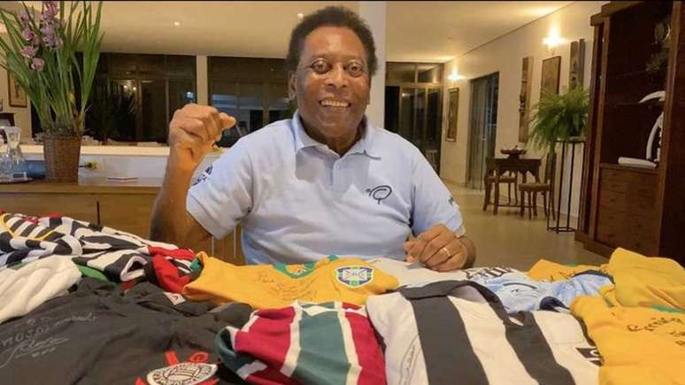 Pelé retirou um tumor e está internado em um hospital de São Paulo desde o final de agosto (Foto: Reprodução / Instagram)