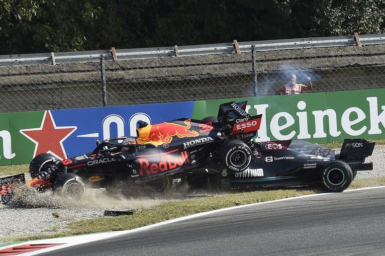 Lewis Hamilton e Max Verstappen bateram de novo e abandonaram o GP da Itália 