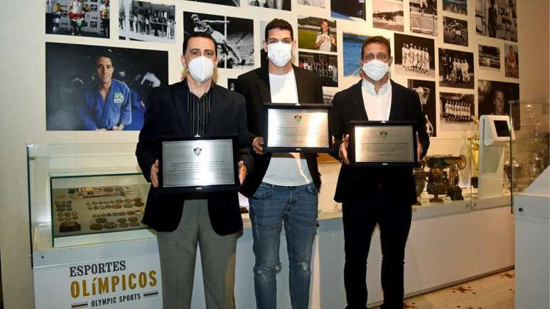 Marco Azizi, Nino e Marcos Seixas foram homenageados pelo Fluminense (Foto: Mailson Santana/Fluminense FC)