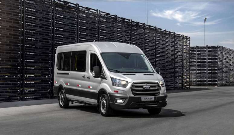 Transit minibus da Ford será vendida no Brasil ainda neste ano.