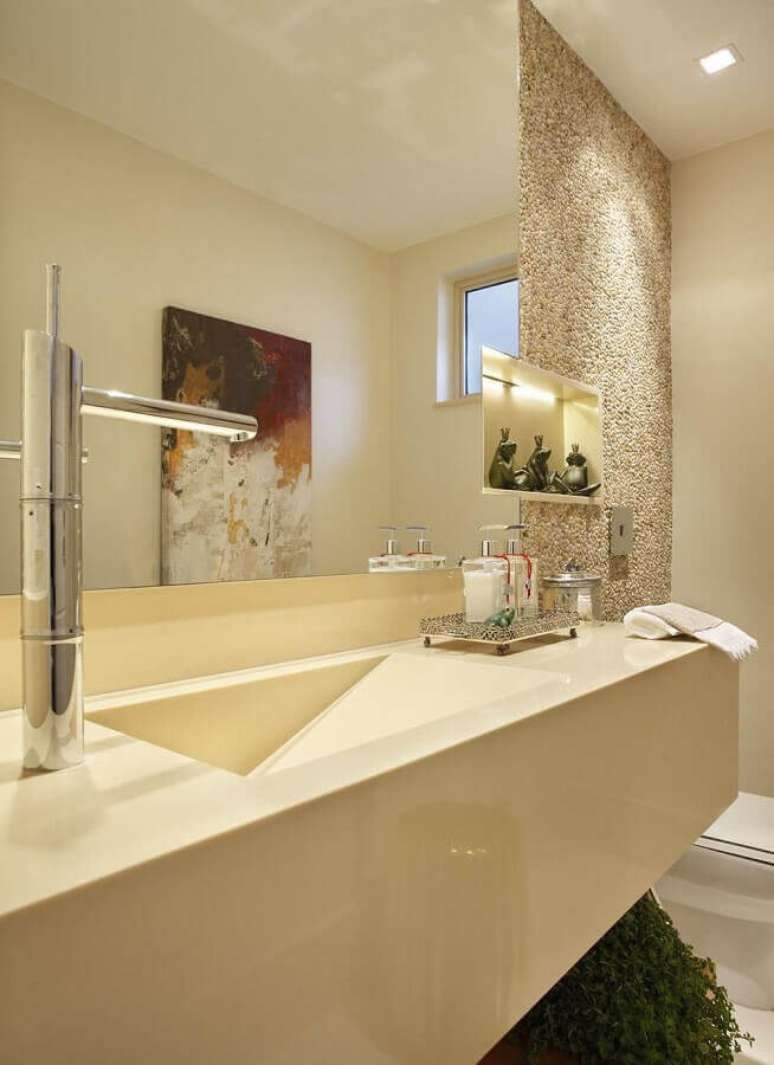 44. Nicho embutido para decoração de banheiro bonito em cores neutras – Foto: RBP Arquitetura e Interiores