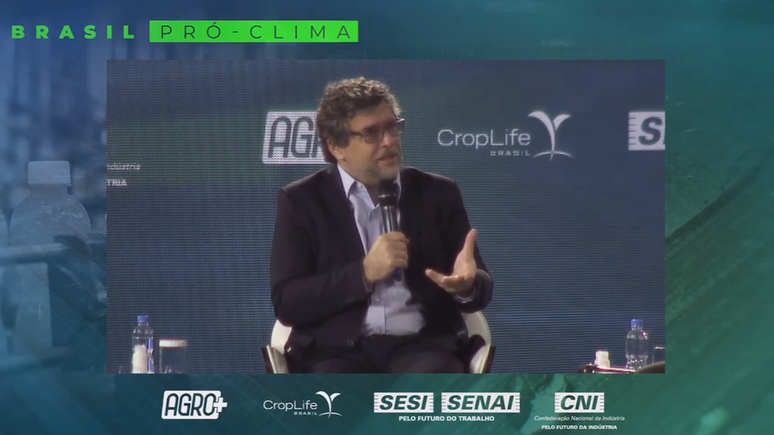 'Instituições vivem do confronto porque recursos bilionários são direcionados a elas', disse o presidente da CropLife Brasil, Christian Lohbauer