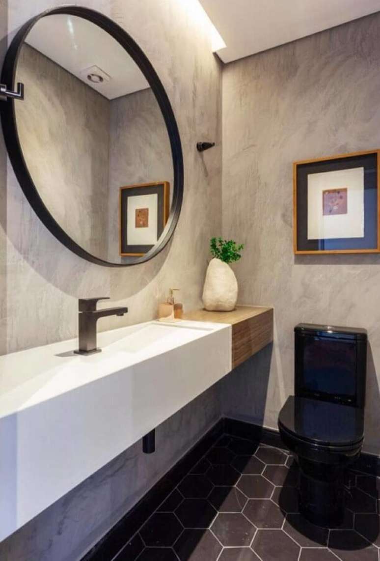 52. Piso hexagonal preto para decoração de banheiro bonito com parede de cimento queimado – Foto: Viviane Gobbato Arquitetura