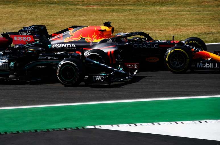 Max Verstappen acabou se chocando com Lewis Hamilton no GP da Itália 