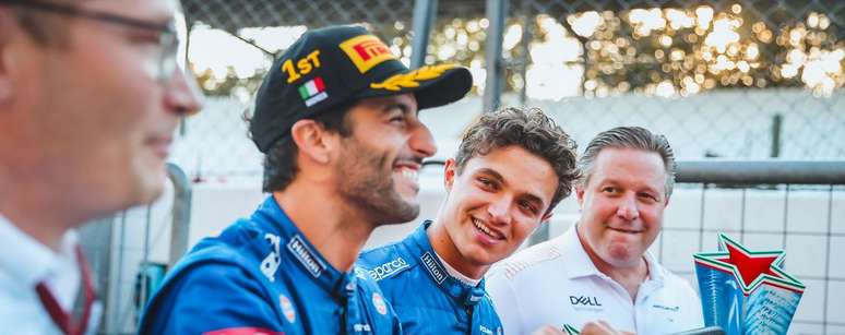 Sorrisos e descontração voltaram aos boxes da McLaren. 