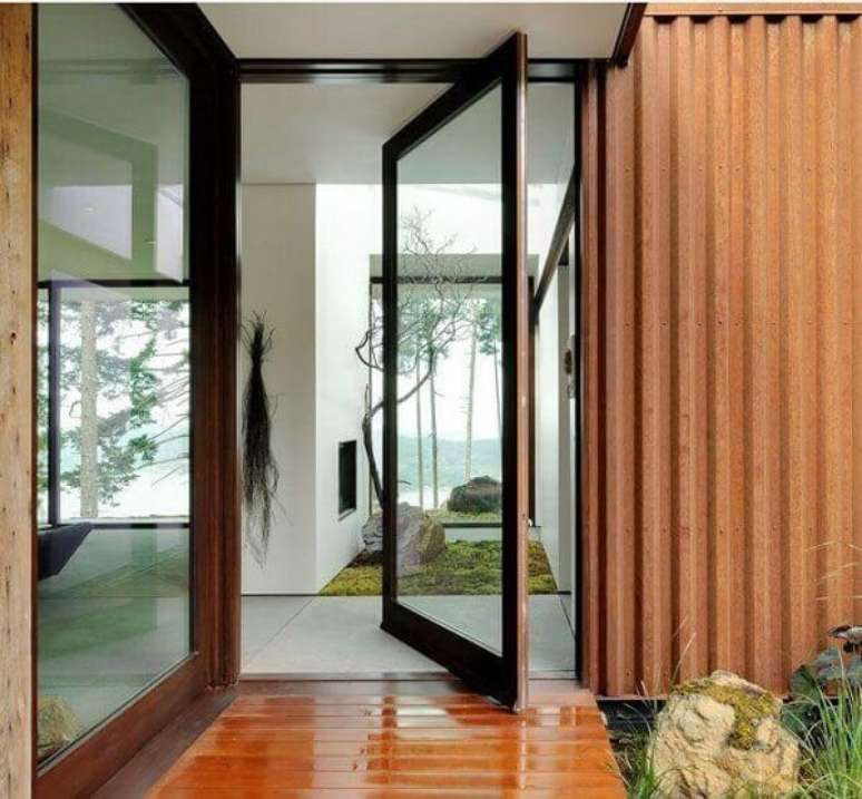 2. Porta de vidro para sala com acabamento em madeira. Fonte: Gary Gladwish Architecture