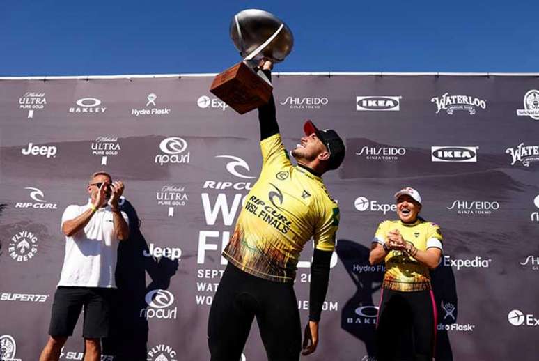 Gabriel Medina celebou o tricampeonato do Circuito Mundial (Foto: Sean M. Haffey / AFP)