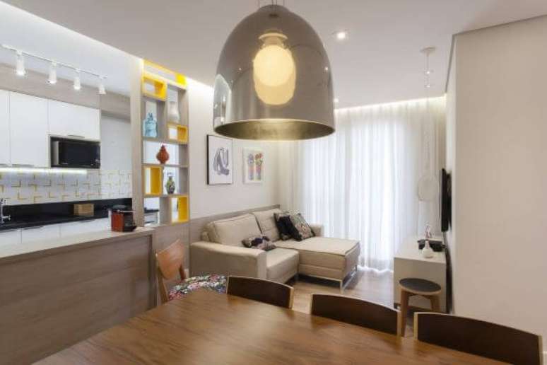 45. Sala de jantar com lustre pendente cor prata &ndash; Foto TT Interiores