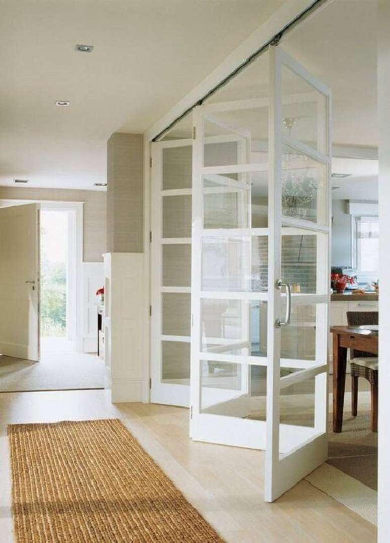 26. Modelo de porta de madeira e vidro para sala dobrável. Fonte: Good Morning Style