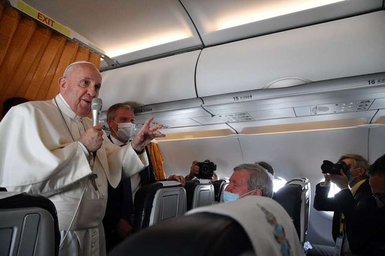 Papa Francisco no avião papal
15/09/2021
Tiziana Fabi/Pool via REUTERS