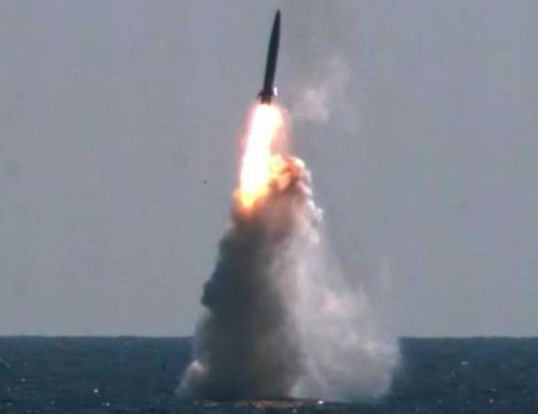 Teste de míssil balístico submarino pela Coreia do Sul