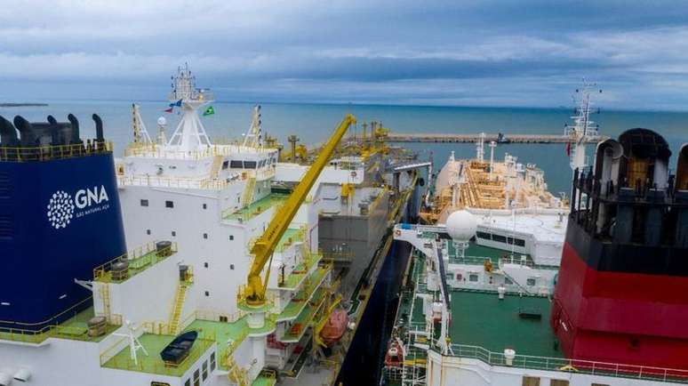 Chegada de carga de gás ao terminal de regaseificação do Porto do Açu (RJ).
Divulgação via REUTERS.