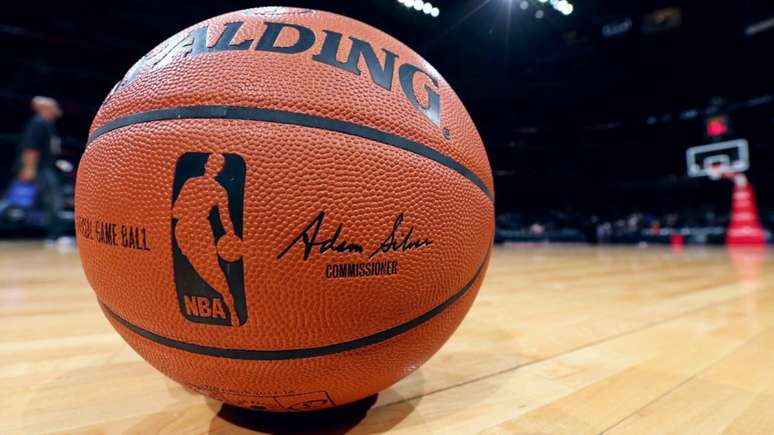 A NBA confirmou que não punirá atletas que não se vacinaram contra a covid-19