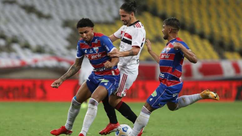 Benítez jogou mal na eliminação contra o Fortaleza (Foto: Rubens Chiri / saopaulofc.net)