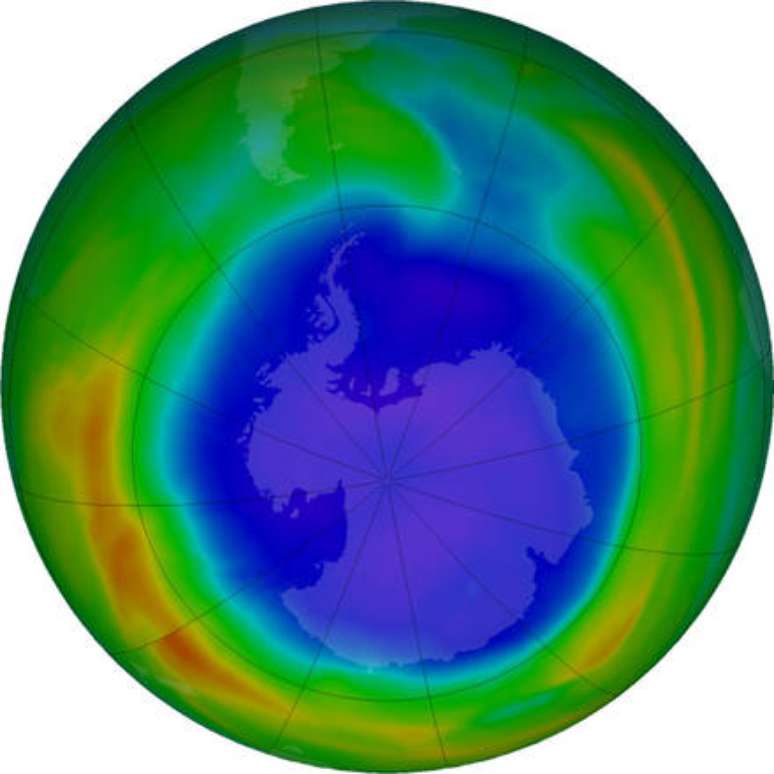 Buraco na camada de ozônio supera tamanho da Antártica
