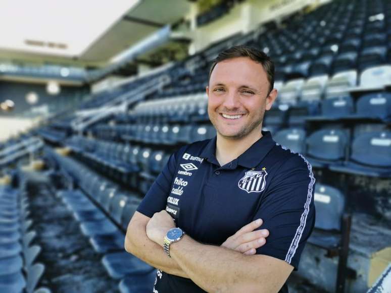 Executivo de futebol do Santos, Mario André Mazzuco, falou sobre a busca por reforços (Foto: Divulgação/Santos FC)