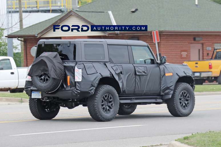 Ford Bronco Raptor disfarçado.