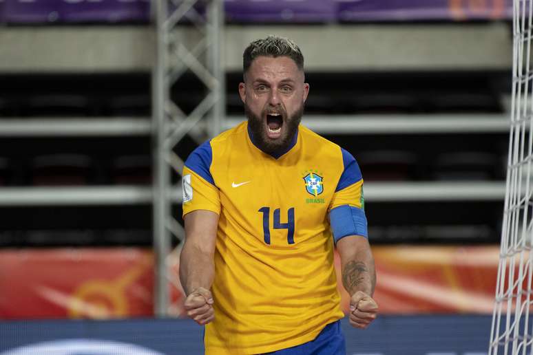 Brasil vence República Tcheca e avança no Mundial de futsal