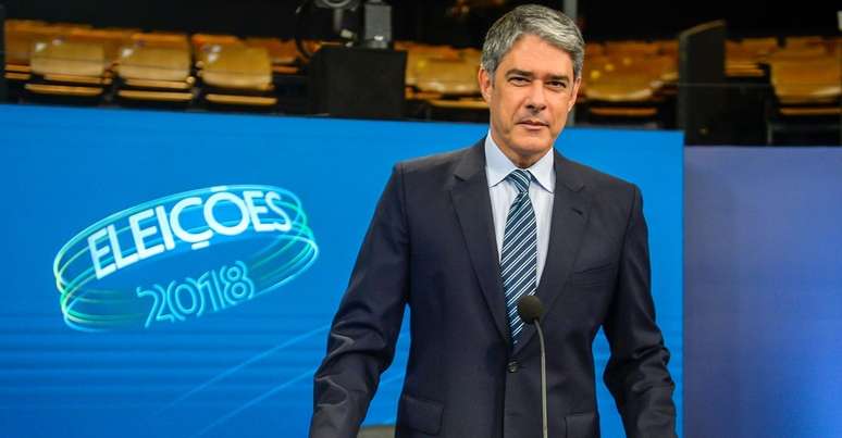 William Bonner no cenário do debate da eleição presidencial de 2018 na Globo